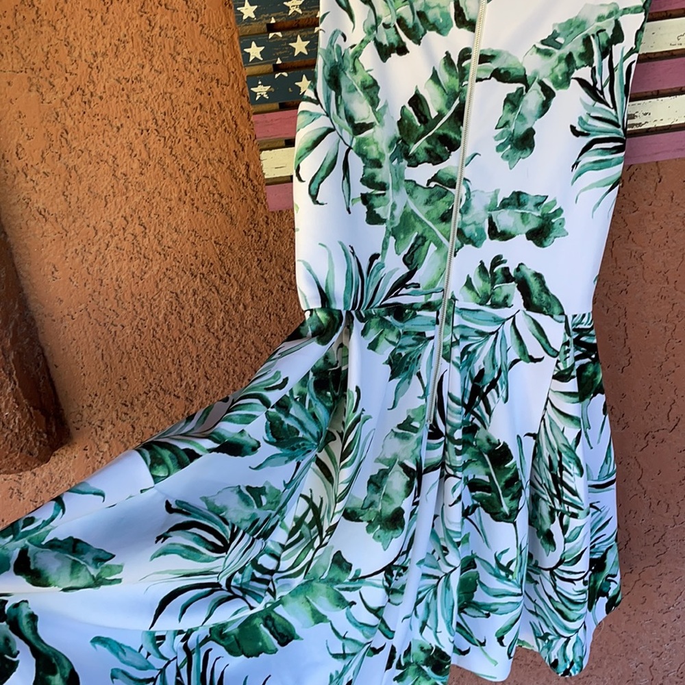 Dress - Picture 7 of 7